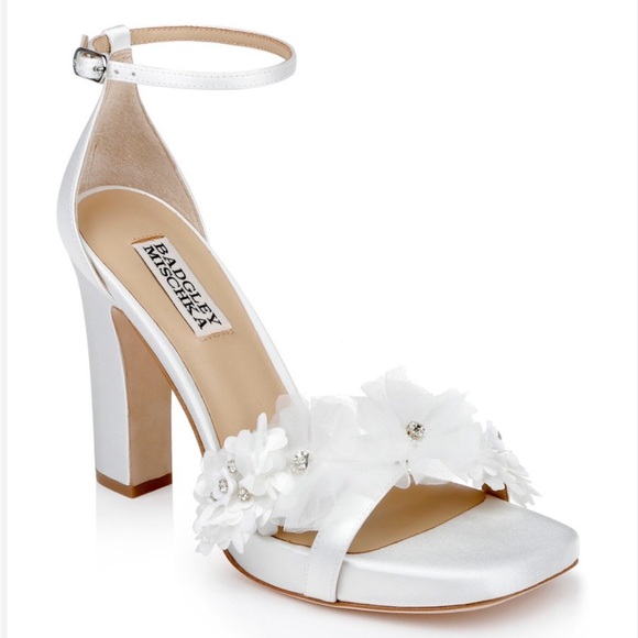 Badgley Mischka Shoes - Badgley Mischka White Joanna Ankle Strap Sandal NWOB Size 8.5